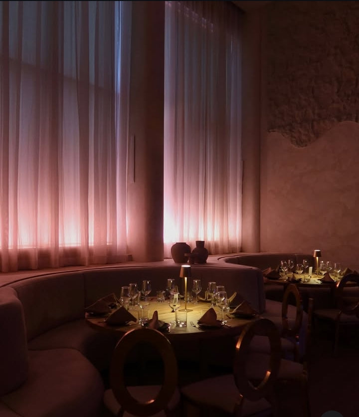 The room at 997 Rue Saint-Jacques set for a corporate day, photograph 1 of six